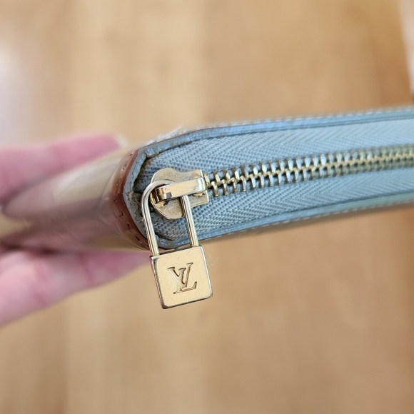 Louis Vuitton Wallet - Picture 7 of 17